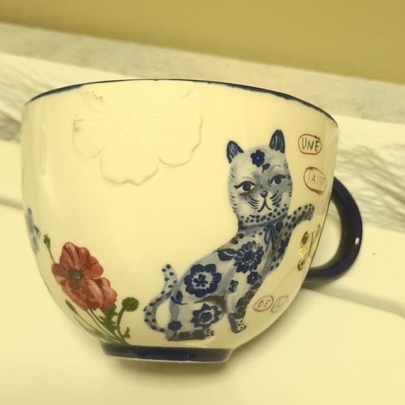 Beautiful cat tea cup